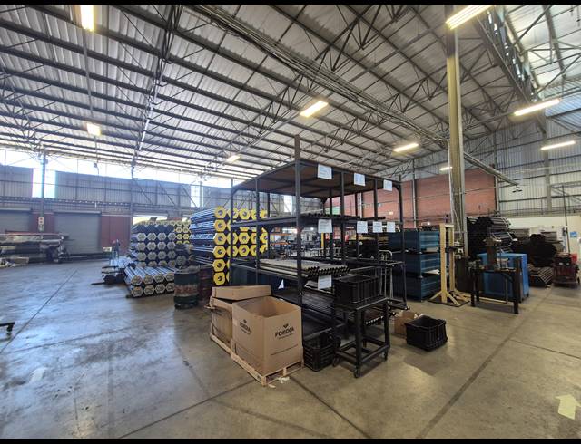 2,341M² WAREHOUSE TO LET IN LONGMEADOW